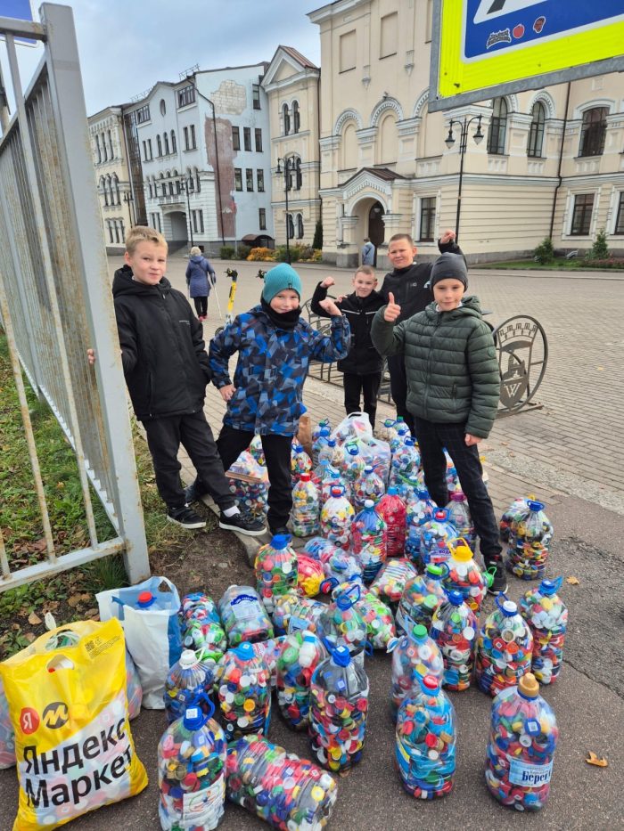 Школьники собрали: соревнования регоператора освободили Ленобласть от 5 тонн пластика!