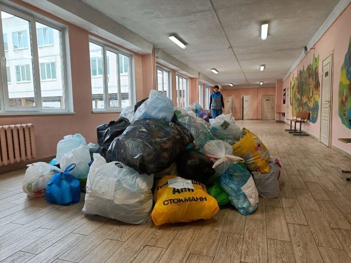 Областные школьники борются за победу в конкурсе по сбору пластика