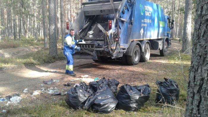 Регоператор поддержал акцию волонтеров по уборке мусора в Приозерском районе