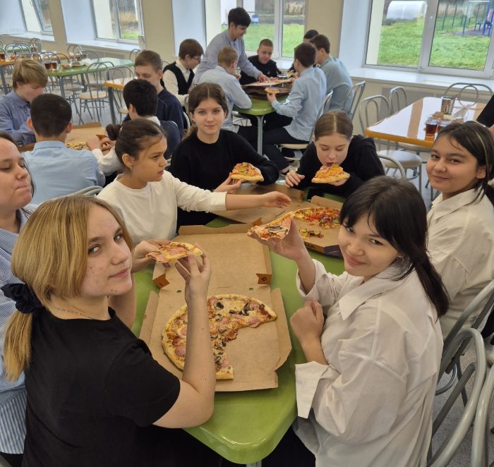 ДоДо пицца сделала неожиданный сюрприз для школьников Волхова