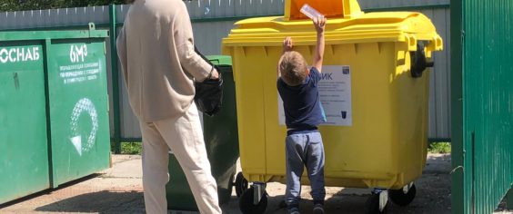 Придомовой раздельный сбор пластика и стекла в Приозерском районе