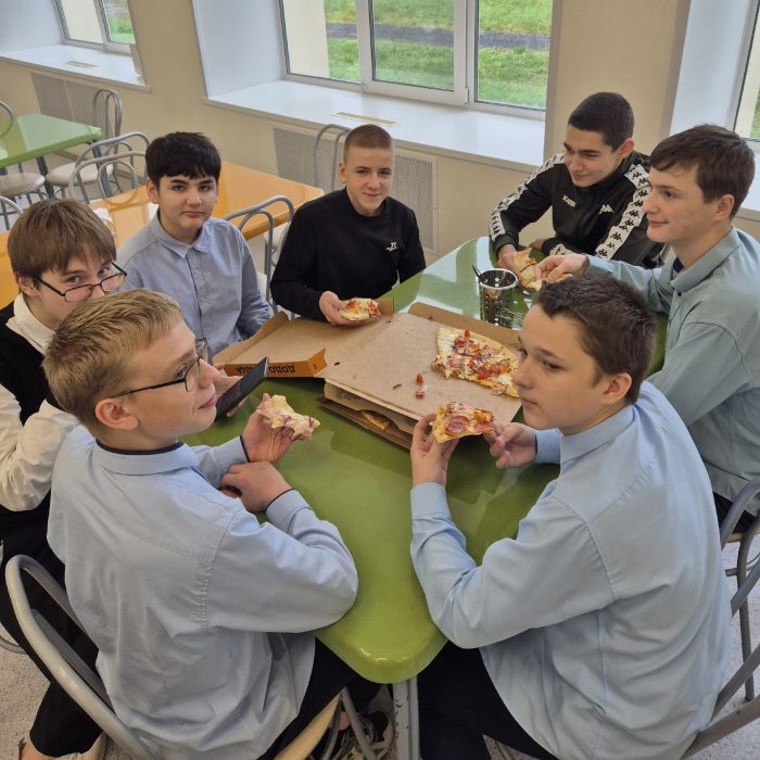 ДоДо пицца сделала неожиданный сюрприз для школьников Волхова