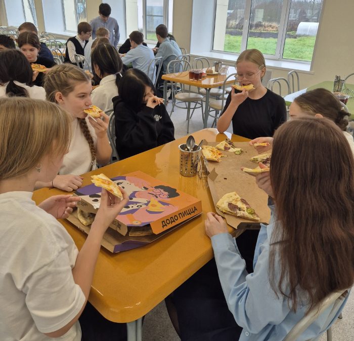 ДоДо пицца сделала неожиданный сюрприз для школьников Волхова